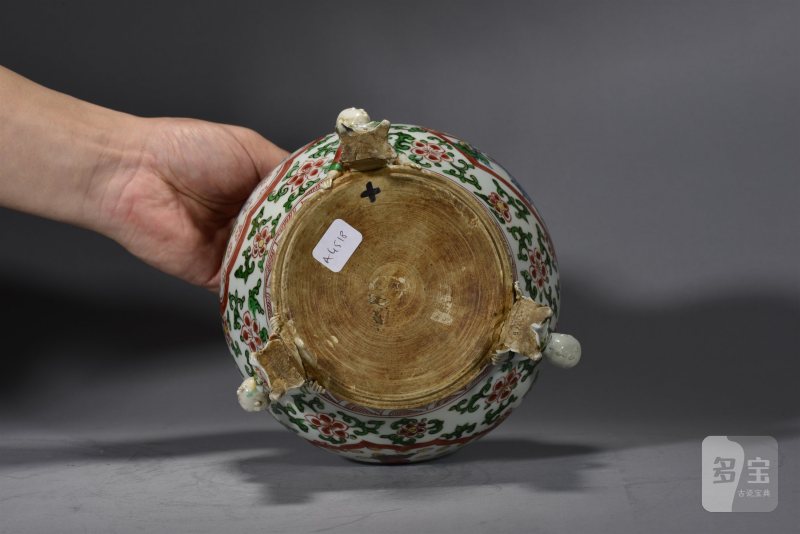 明嘉靖 青花加彩童子纹三足罐 - 图5